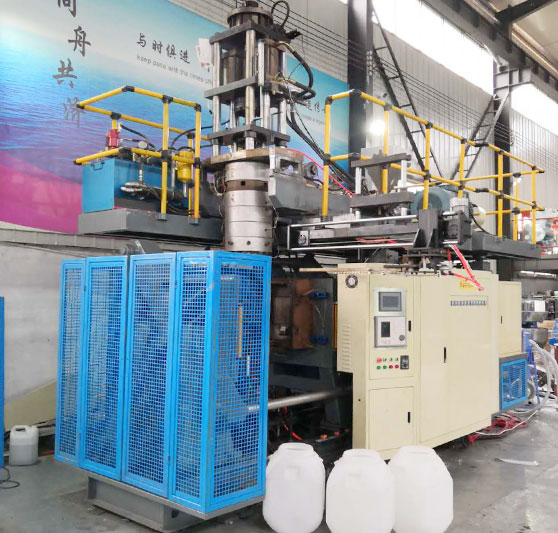 体育用品类吹塑机如何控制温度